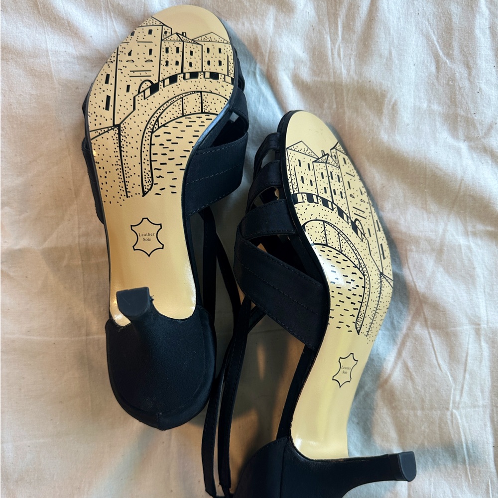 NWOT Bella Vita Open Toe Pump Heels size 7.5